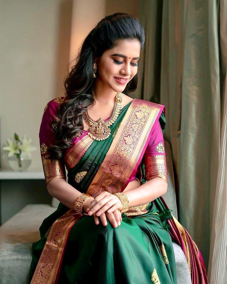 Super Extravagant Green Soft Silk Saree With Excellent Blouse Piece