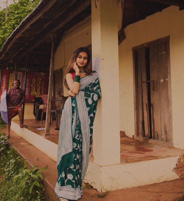 Eye-Catching Green Soft Banarasi Silk Saree With Breathtaking Blouse Piece