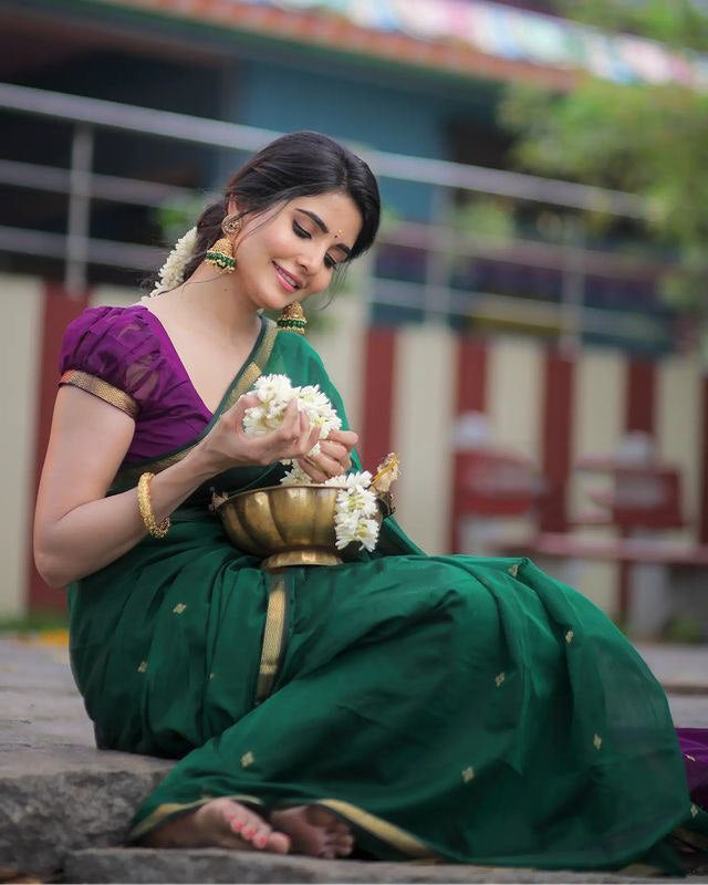 Gratifying Green Cotton Silk Saree With Flaunt Blouse Piece - Shop authentic Indian Women's Fashion by Silk Folks