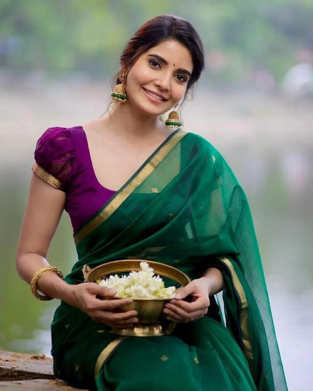 Gratifying Green Cotton Silk Saree With Flaunt Blouse Piece - Shop authentic Indian Women's Fashion by Silk Folks