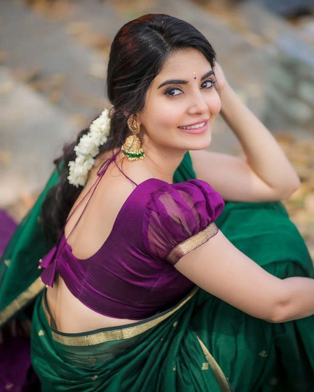 Gratifying Green Cotton Silk Saree With Flaunt Blouse Piece - Shop authentic Indian Women's Fashion by Silk Folks