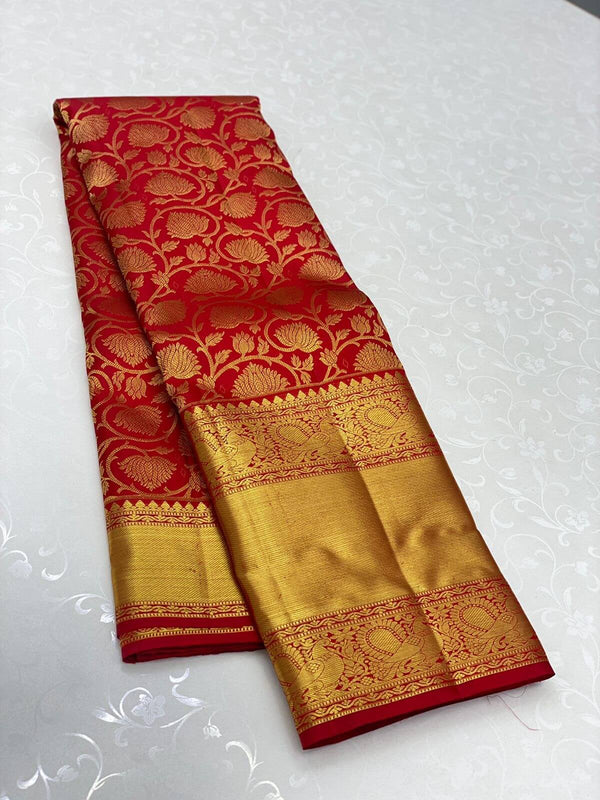 Stunner Red Kanjivaram Silk Saree With Beleaguer Blouse Piece