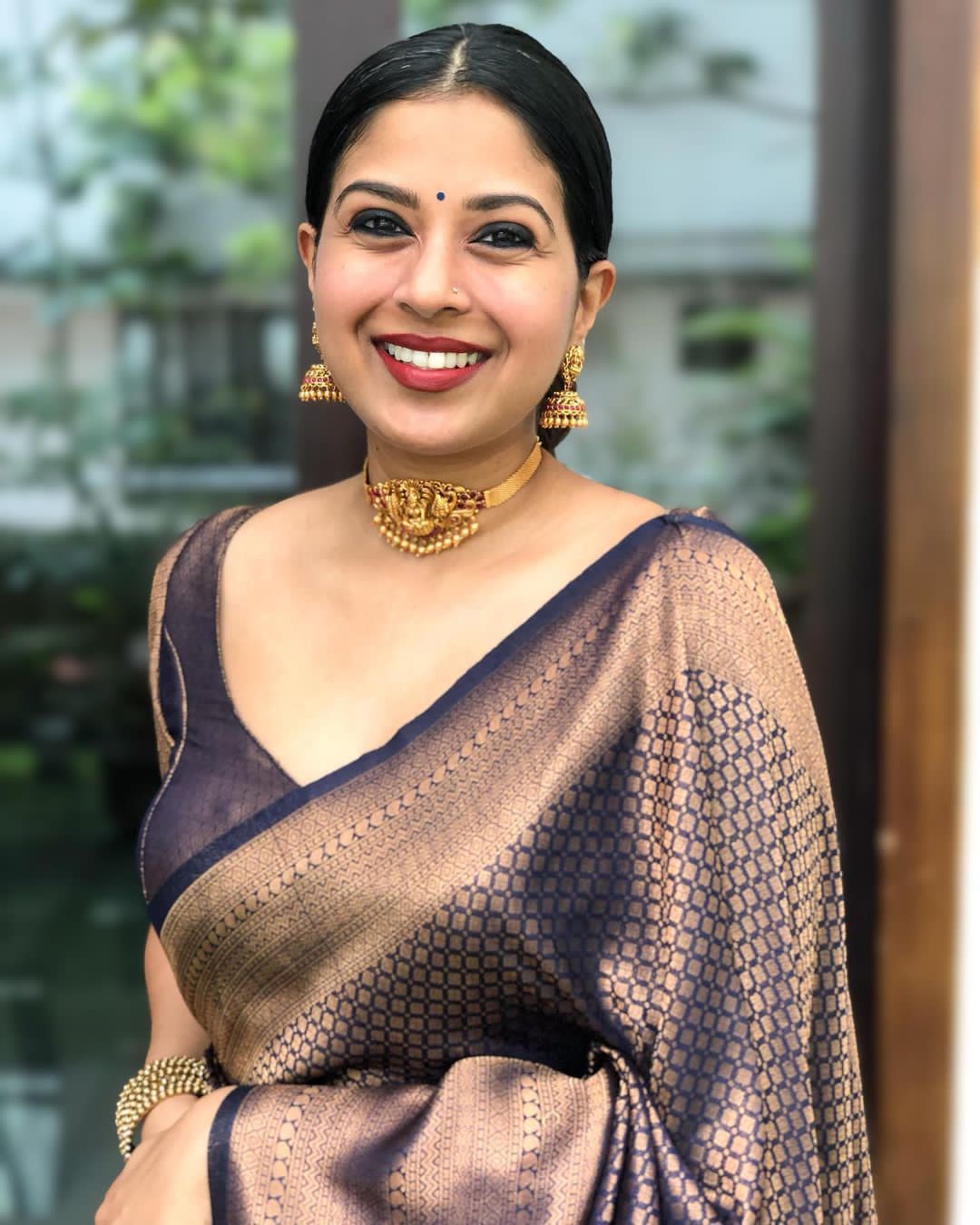 Sensational Navy Blue Soft Kanjivaram Silk Saree With Skinny Blouse Pi - Shop authentic Indian Women's Fashion by Silk Folks