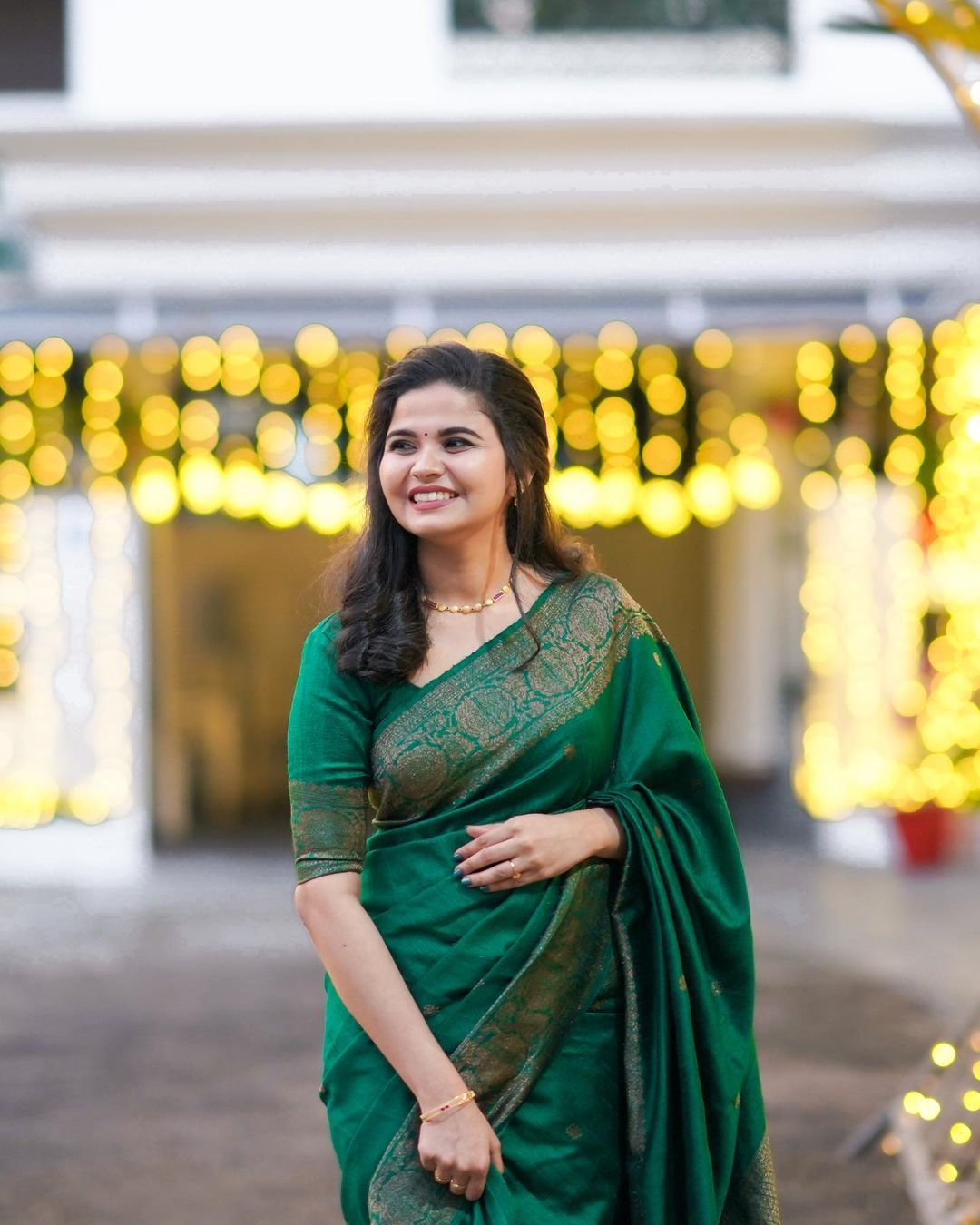 Artistic Green Soft Banarasi Silk Saree With Lovely Blouse Piece - Shop authentic Indian Women's Fashion by Silk Folks