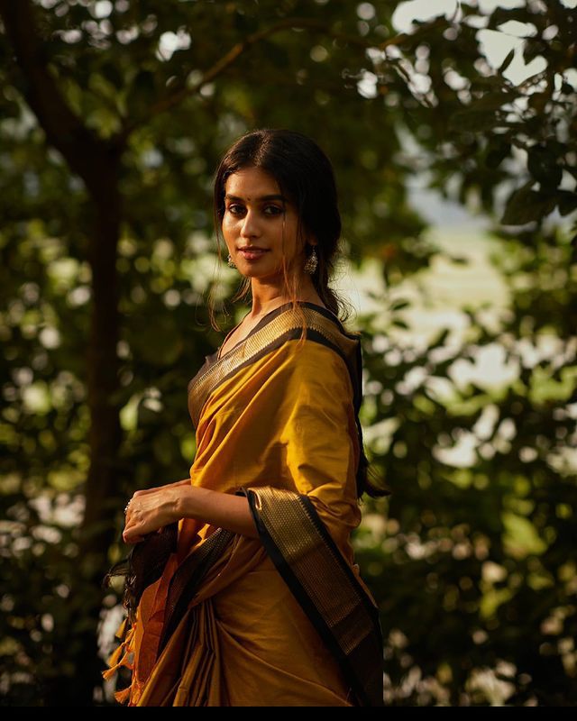 Elegant Yellow Soft Banarasi Silk Saree With Staring Blouse Piece - Shop authentic Indian Women's Fashion by Silk Folks
