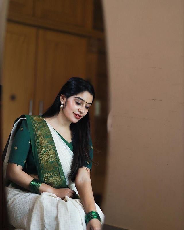 Adorable Off White Soft Banarasi Silk Saree With Desirable Blouse Piec - Shop authentic Indian Women's Fashion by Silk Folks