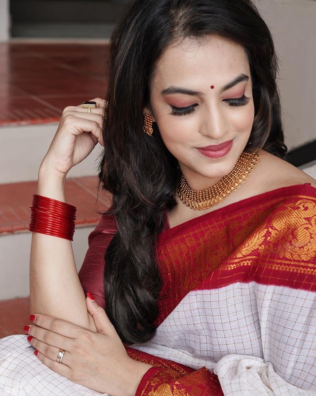 Adorable Off White Soft Banarasi Silk Saree With Majesty Blouse Piece - Shop authentic Indian Women's Fashion by Silk Folks