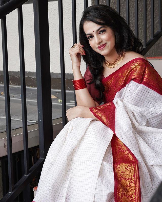 Adorable Off White Soft Banarasi Silk Saree With Majesty Blouse Piece - Shop authentic Indian Women's Fashion by Silk Folks