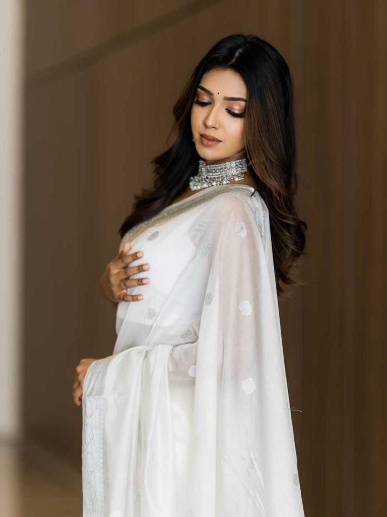Bewitching White Soft Silk Saree With Cynosure Blouse Piece - Shop authentic Indian Women's Fashion by Silk Folks