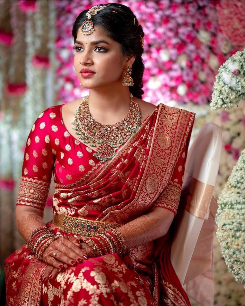 Divine Red Soft Banarasi Silk Saree With Angelic Blouse Piece - Shop authentic Indian Women's Fashion by Silk Folks
