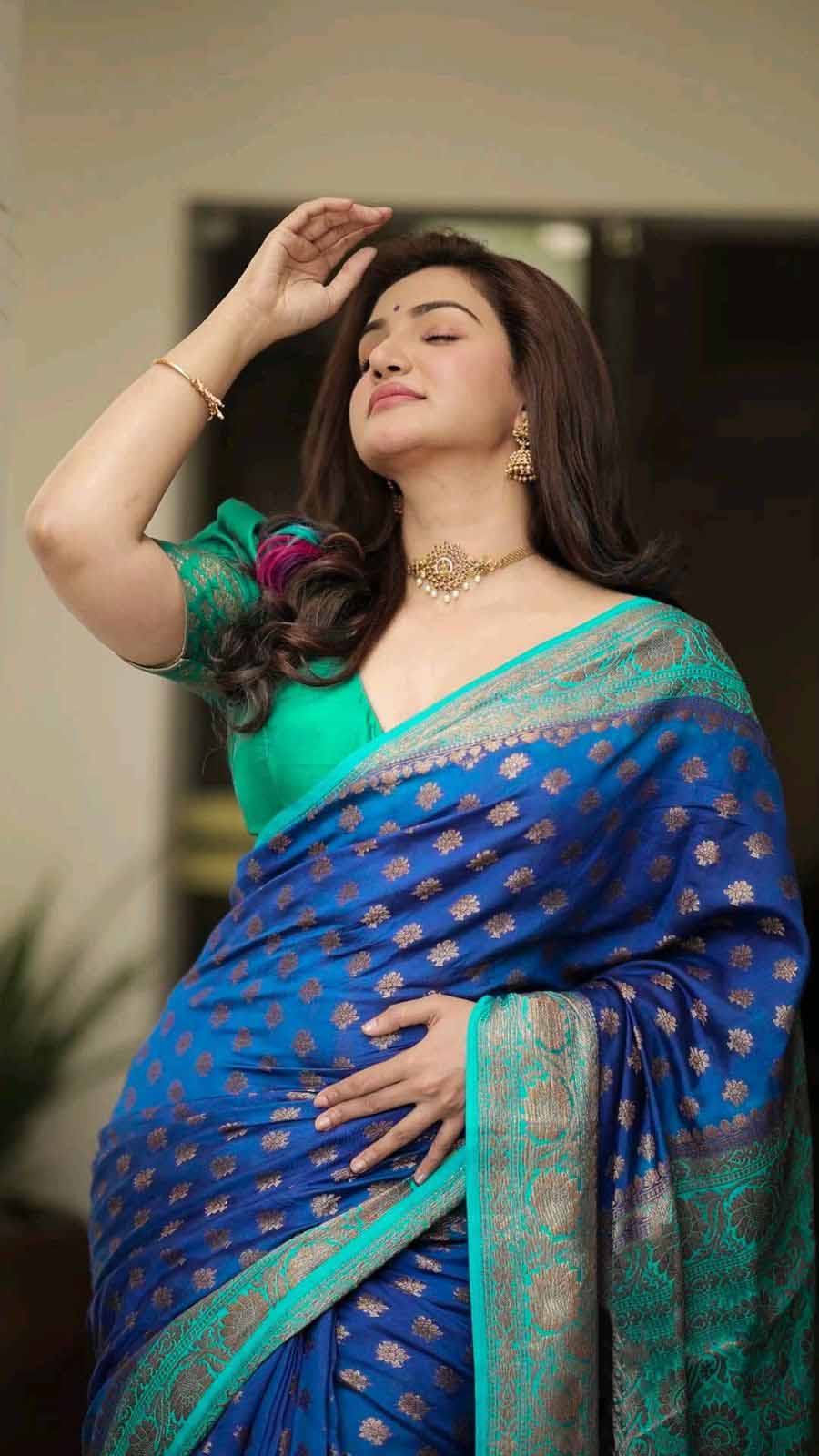 Delightful Blue Soft Banarasi Silk Saree With Prettiest Blouse Piece - Shop authentic Indian Women's Fashion by Silk Folks