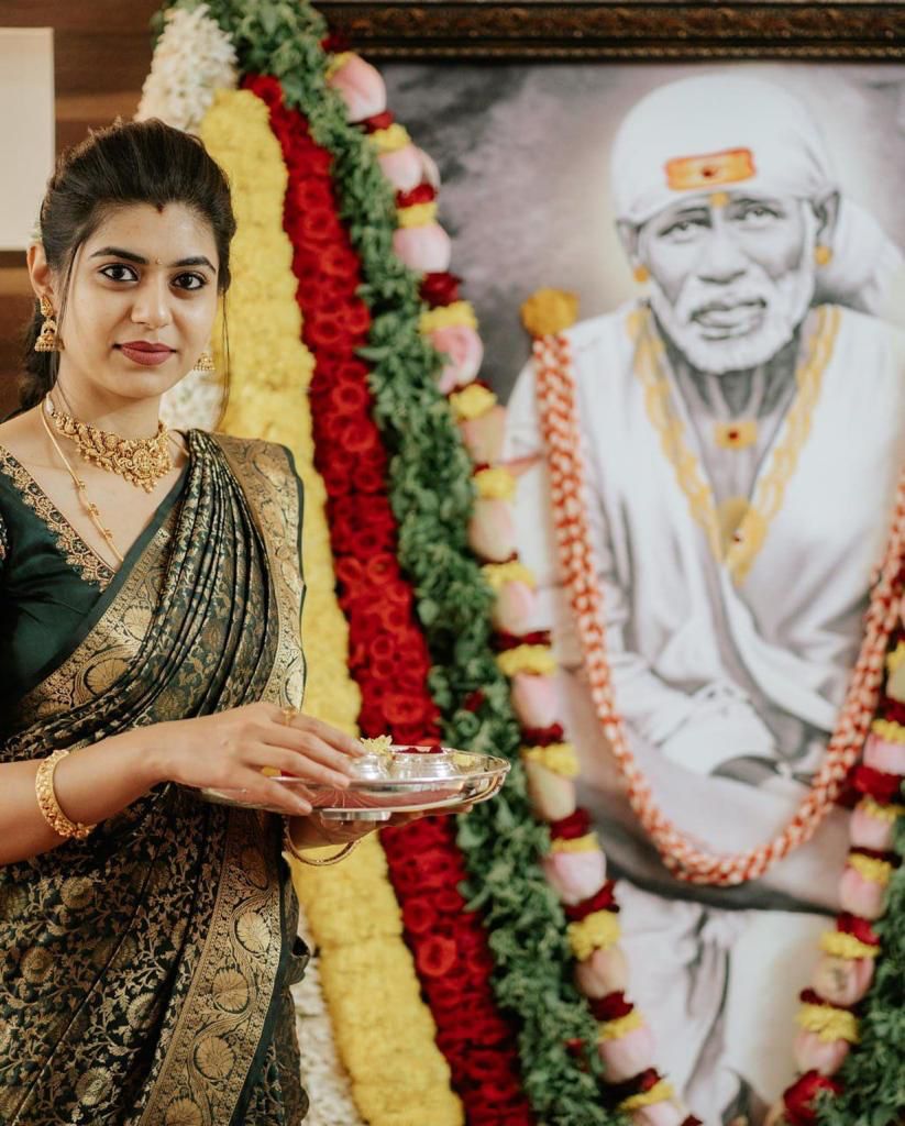 Traditional Dark Green Soft Silk Saree With Hypnotic Blouse Piece - Shop authentic Indian Women's Fashion by Silk Folks