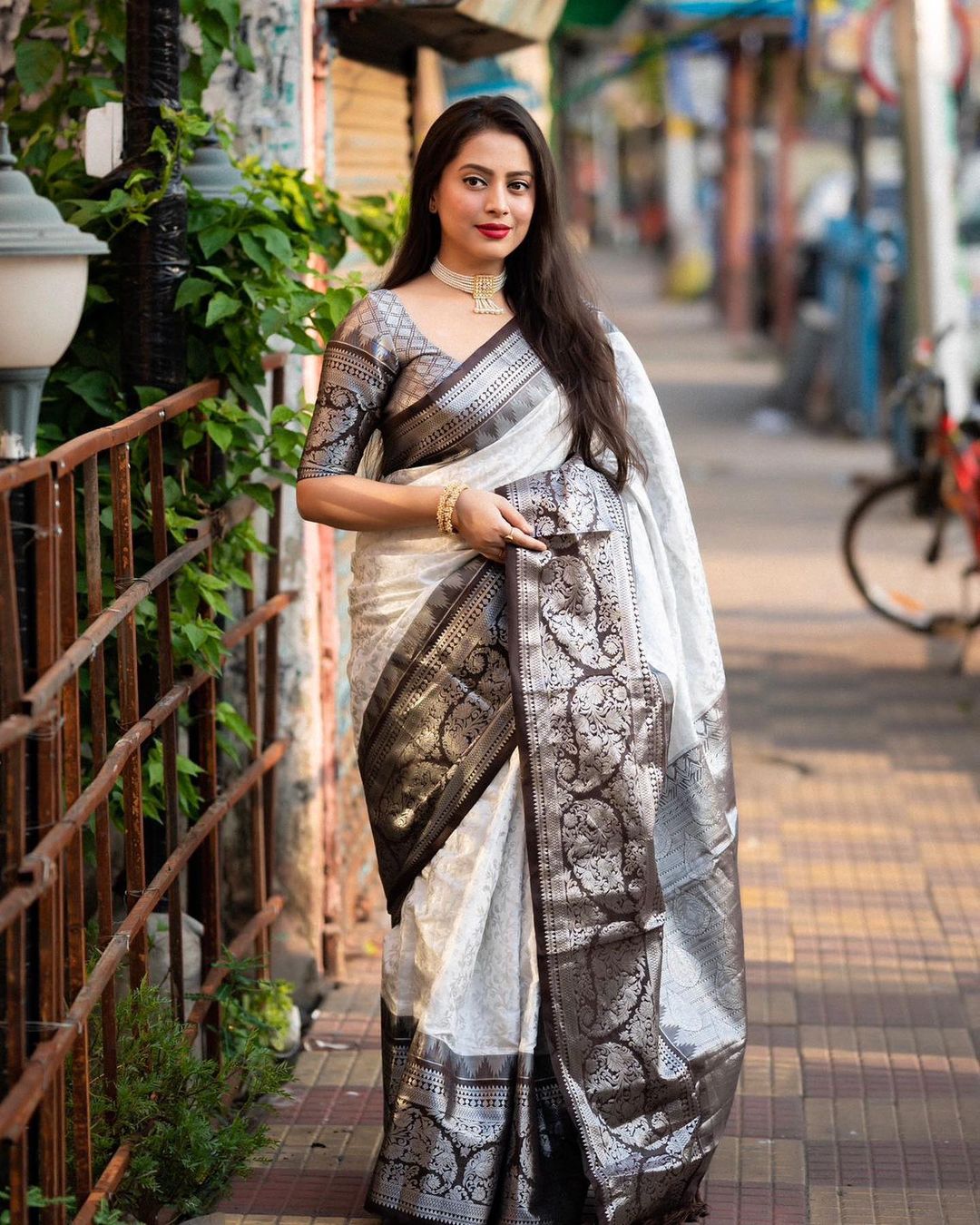 Eye-catching Off White Soft Silk Saree With Beautiful Blouse Piece - Shop authentic Indian Women's Fashion by Silk Folks