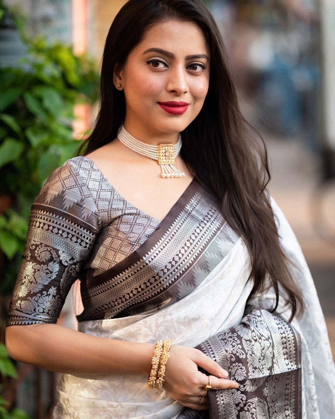 Eye-catching Off White Soft Silk Saree With Beautiful Blouse Piece - Shop authentic Indian Women's Fashion by Silk Folks